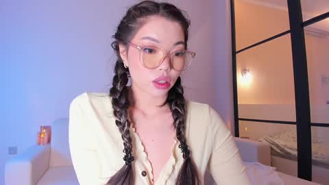 Aisha online show from 12.11.24