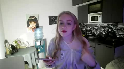 lunapeony online show from 02.05.26