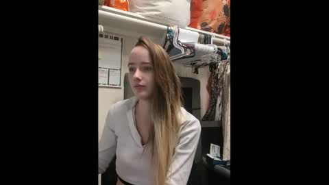 lunapixie2020 online show from 02.06.25