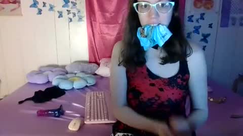 Snapshot of lunaquinn45 chatting on 10.27.25 lunaquinn45 online show from 10.27.25