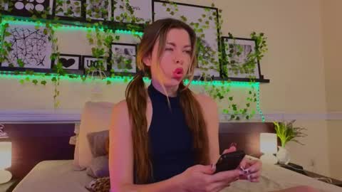 Snapshot of lunarishi chatting on 03.11.25 Luna Rishi online show from 03.11.25