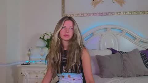 Snapshot of lunarishi chatting on 09.09.25 Luna Rishi online show from 09.09.25