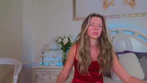 Snapshot of lunarishi chatting on 09.17.25 Luna Rishi online show from 09.17.25