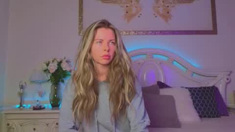 Snapshot of lunarishi chatting on 09.26.25 Luna Rishi online show from 09.26.25