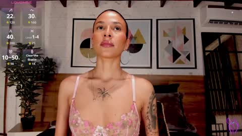 Snapshot of lunaruso chatting on 09.17.25 Luna Ruso online show from 09.17.25