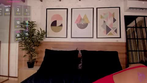 Snapshot of lunaruso chatting on 11.09.25 Luna Ruso online show from 11.09.25