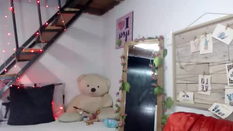 Snapshot of lunasky83 chatting on 10.24.25 luna online show from 10.24.25