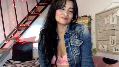 Snapshot of lunasky83 chatting on 11.25.25 luna online show from 11.25.25