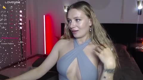 Snapshot of lunaticabae chatting on 02.21.25 LunaticaBae online show from 02.21.25