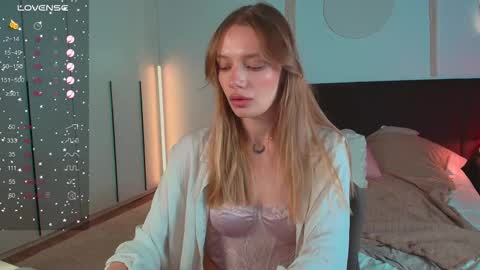 Snapshot of lunaticabae chatting on 10.21.25 LunaticaBae online show from 10.21.25