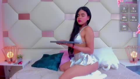 Snapshot of lunatoledo chatting on 09.20.25 Luna Toledo online show from 09.20.25