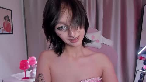 call me a pose striker  online show from 05.20.26