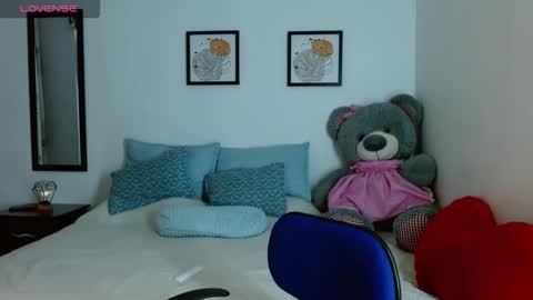 lunayois02 online show from 10.06.25