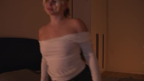 Snapshot of lunea_evienne_ chatting on 06.06.26 Evi online show from 06.06.26