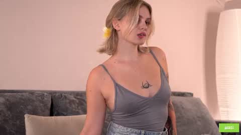Snapshot of lunea_evienne_ chatting on 07.28.26 Evi online show from 07.28.26