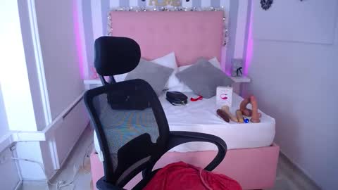 Snapshot of lunna_boobs20 chatting on 11.15.25 lunna_boobs20 online show from 11.15.25