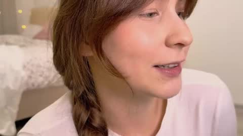 lunoria online show from 12.18.25