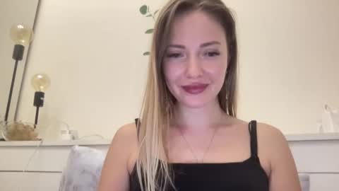 Snapshot of lusiluv chatting on 09.30.25 lusiluv online show from 09.30.25