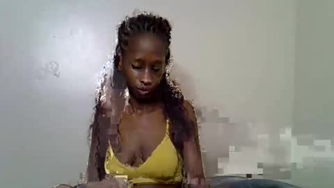 lutino_lovebirds online show from 05.17.26