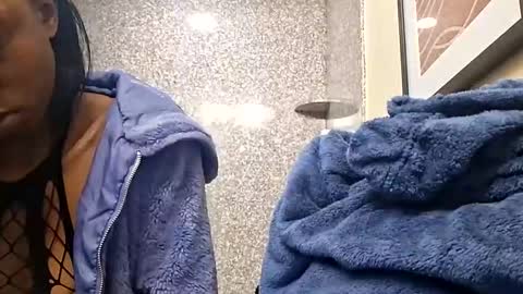 Snapshot of luvbug555 chatting on 11.28.25 luvbug555 online show from 11.28.25