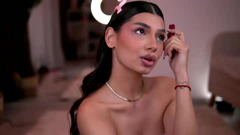 Snapshot of luvcaprice chatting on 04.18.26 Caprice online show from 04.18.26