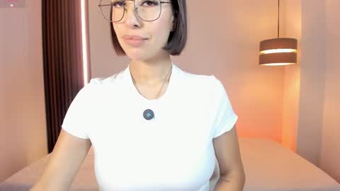 Snapshot of luvely_unique chatting on 10.28.25 Lu. online show from 10.28.25