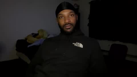 Snapshot of luverboibbc chatting on 01.01.25 luverboi online show from 01.01.25