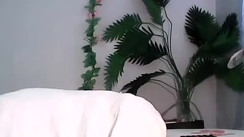 Bee Bee online show from 09.13.25