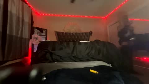 Snapshot of luvvlee chatting on 02.17.26 luvvlee online show from 02.17.26