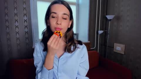 Snapshot of luvwithinn chatting on 11.10.25 Eliza online show from 11.10.25