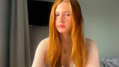 Snapshot of lux_angel chatting on 06.11.26 lux_angel online show from 06.11.26