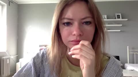 Snapshot of lux_millie chatting on 04.12.26 Millie online show from 04.12.26