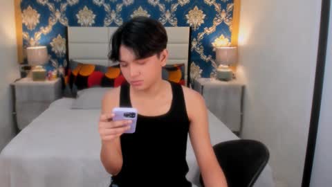 Snapshot of lux_white chatting on 03.04.25 queen lux online show from 03.04.25