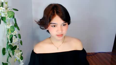 Snapshot of lux_white chatting on 11.30.25 queen lux online show from 11.30.25