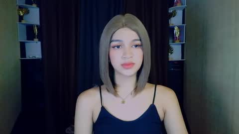 queen lux online show from 05.05.26