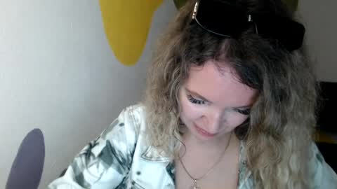Snapshot of luxdonna chatting on 06.17.26 Donna online show from 06.17.26