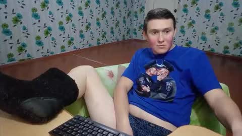 Snapshot of luxeboy_ chatting on 11.08.25 Mike online show from 11.08.25