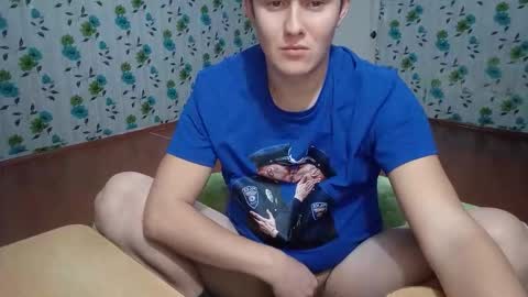 Snapshot of luxeboy_ chatting on 11.17.25 Mike online show from 11.17.25