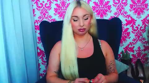 Luxuriaa online show from 10.12.25