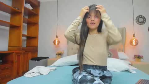 Snapshot of luz_mia1 chatting on 11.29.25 Luz online show from 11.29.25