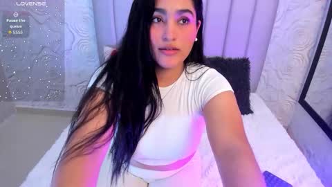 Snapshot of lya_dubois_ chatting on 02.13.26 LYA DUBOIS online show from 02.13.26