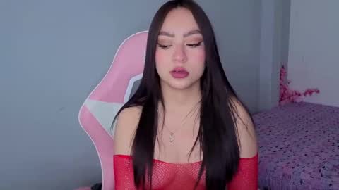 Snapshot of lya_levine chatting on 11.15.25 Lya online show from 11.15.25