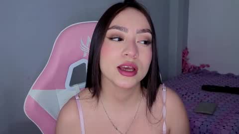 Snapshot of lya_levine chatting on 11.28.25 Lya online show from 11.28.25