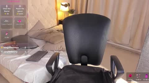 Snapshot of lyan_twink chatting on 11.23.25 Lyan online show from 11.23.25