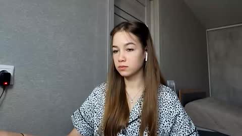 Mia online show from 12.18.25