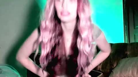 LylacDoll online show from 12.20.24