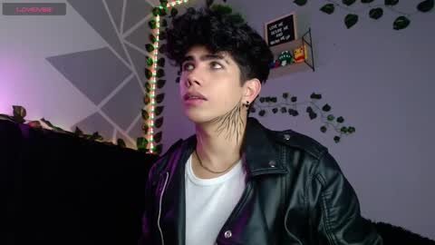 Lyle Bennett Freelance Model online show from 12.04.24