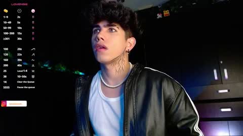 Lyle Bennett Freelance Model online show from 12.19.24