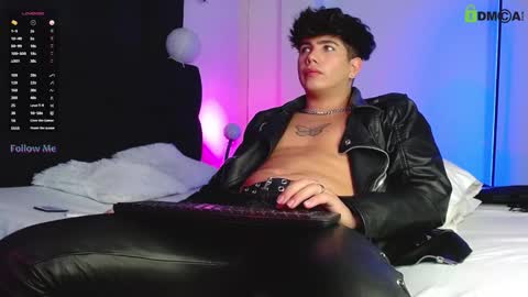 Lyle Bennett Freelance Model online show from 10.23.25