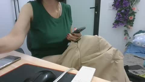 Snapshot of lyli_99 chatting on 11.21.25 lyli_99 online show from 11.21.25